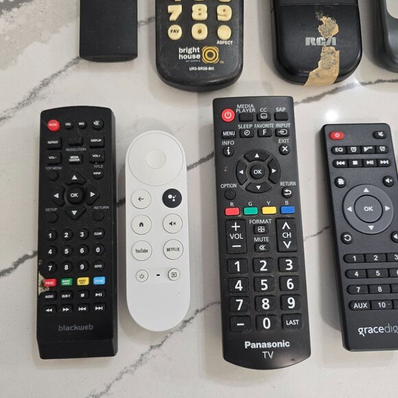 Lot Of 11 Assorted Universal & Brand-Specific TV/DVD Remotes random - Picture 3 of 7